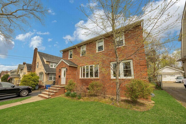 Foto del edificio - 167 Rockwood Pl