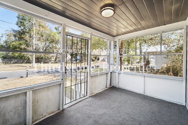 Foto del edificio - 4554 Crescent St