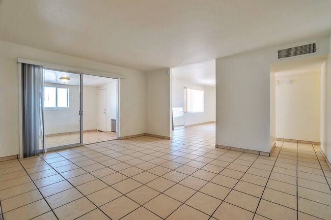 Building Photo - Spacious 3-bedroom, 3-bathroom home with a...
