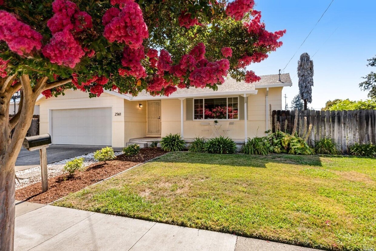 Foto principal - 2561 Butte St