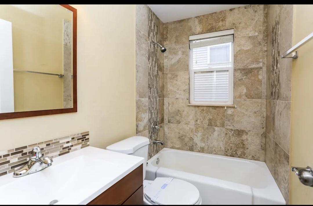 Foto principal - 227 S Western Ave