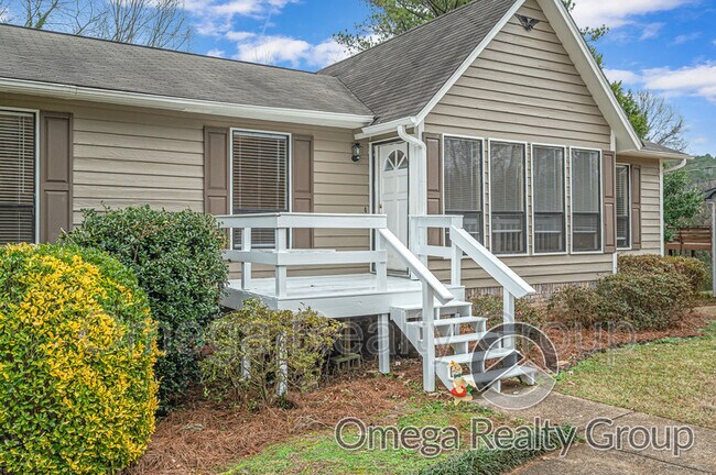 Building Photo - 2561 Redwood Ln