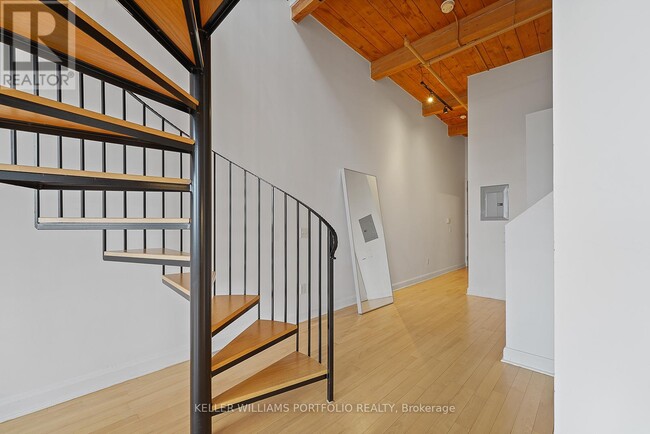 Building Photo - 993 Queen St W