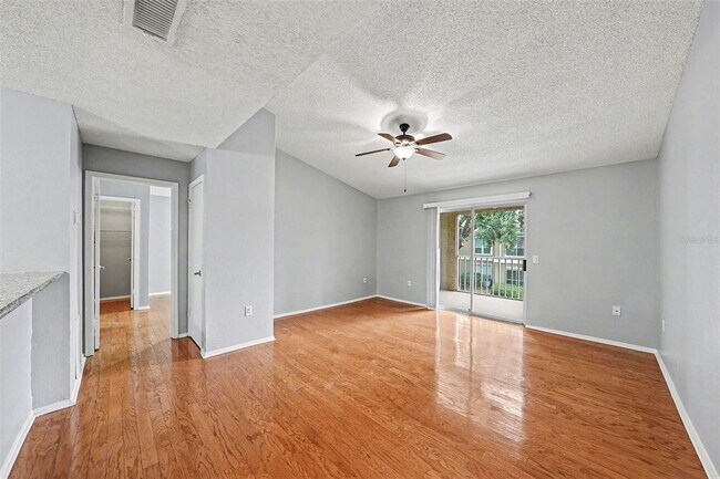 Foto del edificio - 9481 Highland Oak Dr