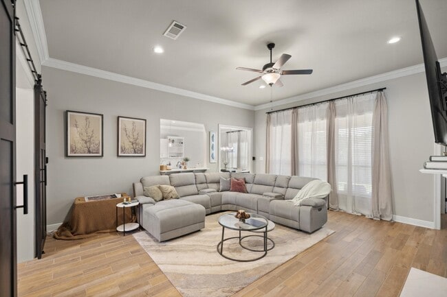 Foto del edificio - 212 Blaze Blvd