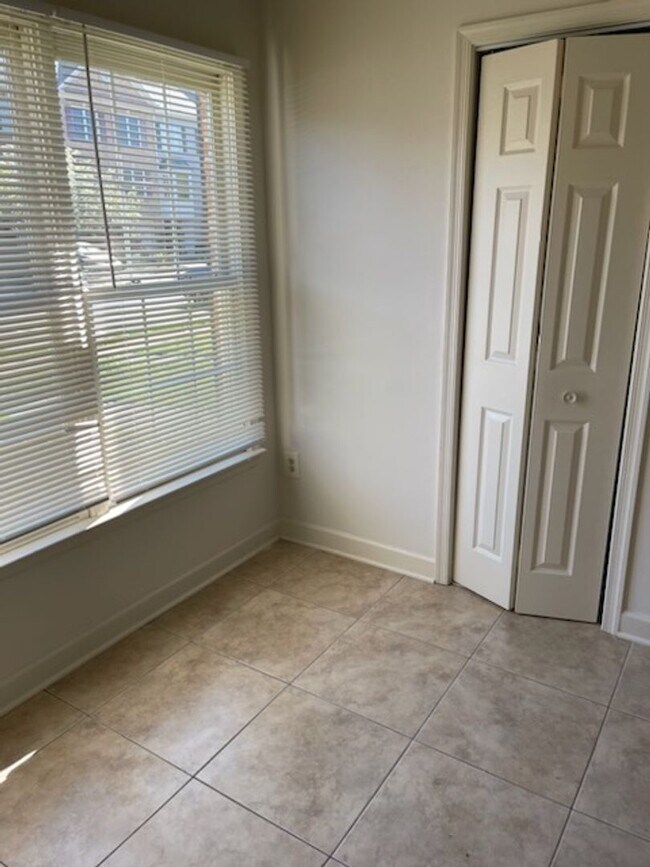 Foto del edificio - 5516 Sully Lake Dr