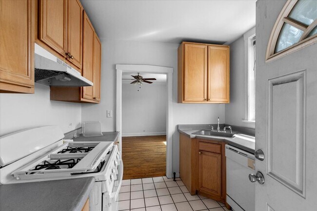 Foto del edificio - 6414 N Newgard Ave