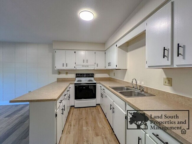 Foto del edificio - 815 W Carole St