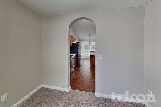 Foto del edificio - 5743 Village Loop