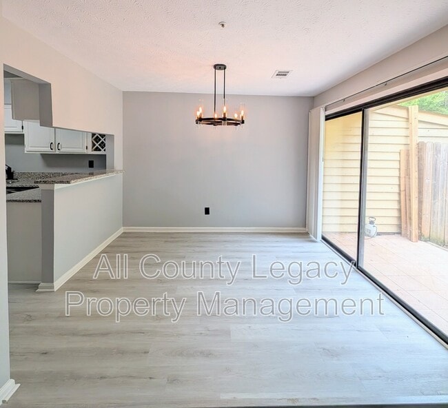 Photo - 1609 Burnstone Dr House