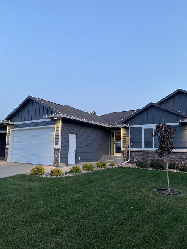 8001 W Lancaster St, Sioux Falls, SD 57106 House Rental in Sioux