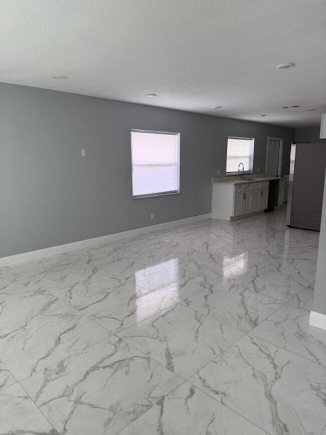 Building Photo - 2 Bed 1 Bath Duplex in Orlando for Rent