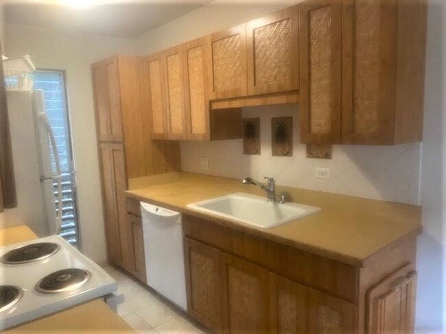 Building Photo - Furnished 1 Bed/2 Bath Condo in Downtown Kona