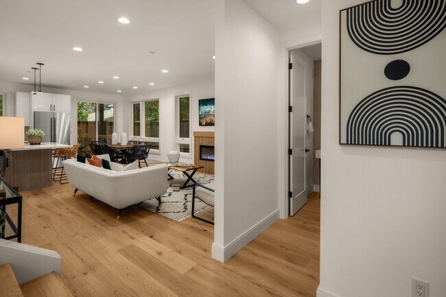 Building Photo - 2bd/3ba Kirkland Home
