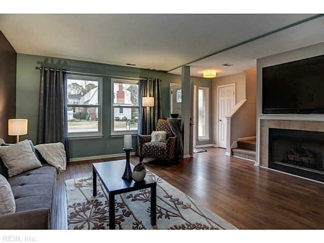 Building Photo - 3 Bed 2.5 Bath Townhouse for rent in Norfo...