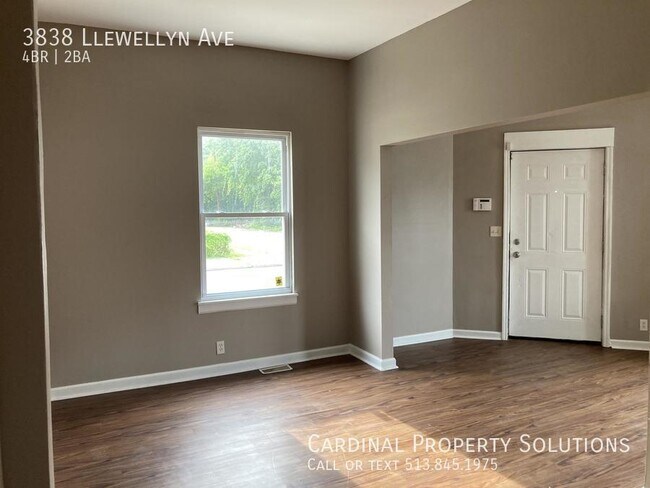 Photo - 3838 Llewellyn Ave House