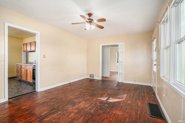 Foto del edificio - 3929 Lincoln Way W