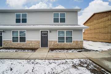 Foto del edificio - Longfellow Townhomes
