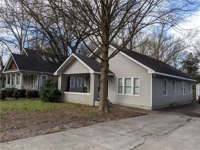 Building Photo - 631 Moreland Pl SE
