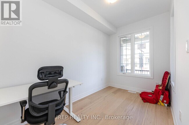 Building Photo - 1355 Glamorgan Mnr