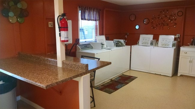 Building Photo - Ontario Village Apartments - 1201-8 Furnished