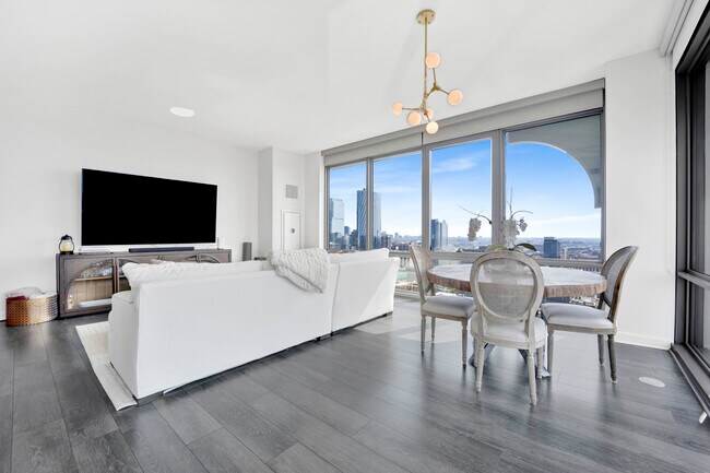 Dining - 164 N Peoria St