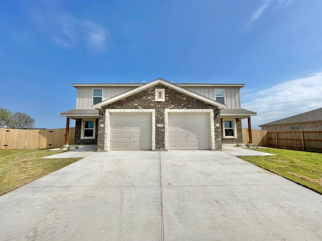 Primary Photo - 1708 Castroville Trl