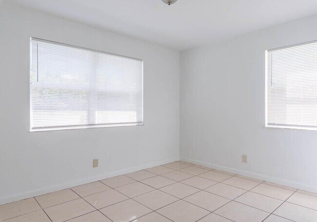 Foto del edificio - 314 E Gateway Blvd