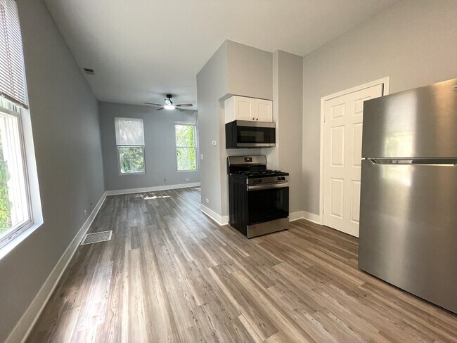 Foto del edificio - 942 N Elston Ave