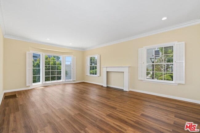 Building Photo - 8724 Shoreham Dr