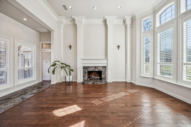 Foto del edificio - 2900 Creekview Dr