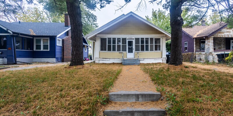 Primary Photo - 2560 Crown Point Ave