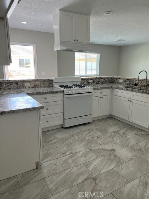 Foto del edificio - 16550 Olive St