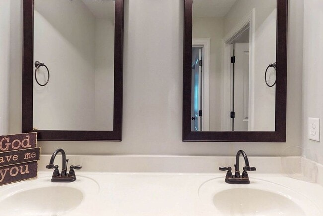 Foto del edificio - 708 Tree Top Trl