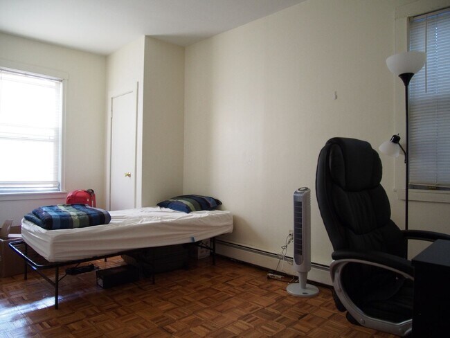 Building Photo - 1579 Tremont St