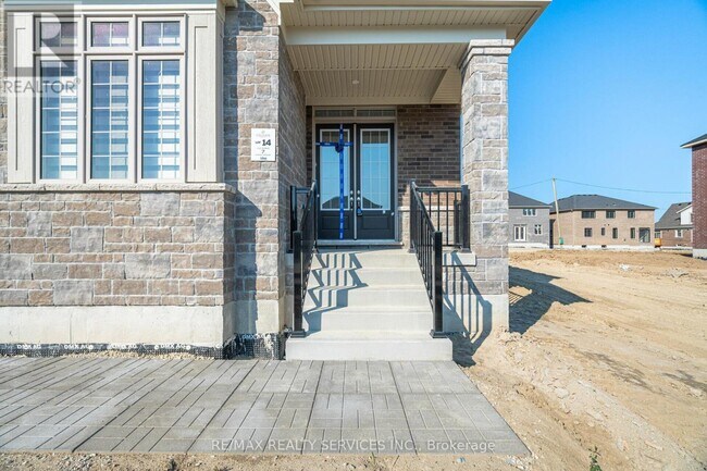 Building Photo - 7 Sandhill Cres