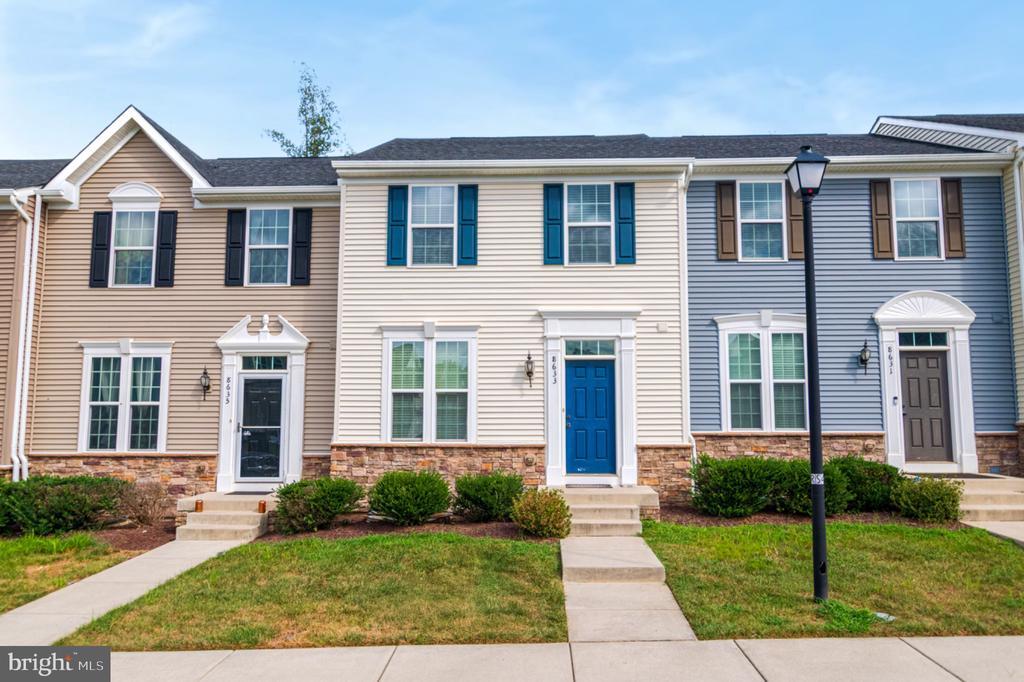 Foto principal - 8633 Rosecrans Ln