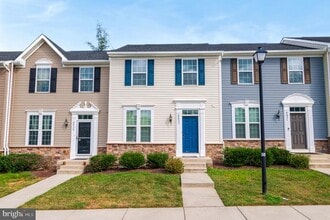 Building Photo - 8633 Rosecrans Ln