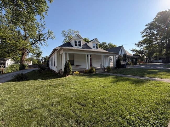 Building Photo - 335 E Burton St