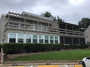 Building Photo - 176 April Point Dr N