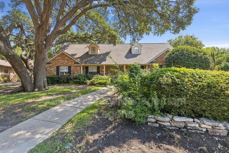 Photo - 2016 Willowbrook Way
