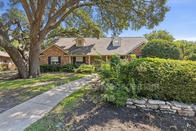 Photo - 2016 Willowbrook Way House