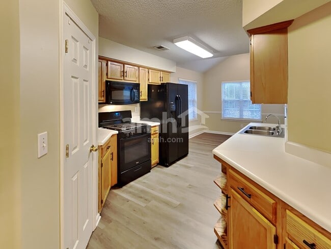 Foto del edificio - 115 Brookhaven Ln