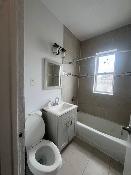 Building Photo - 335 Wells St