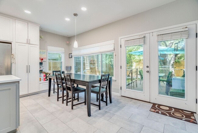 Building Photo - 10803 Sans Souci Pl