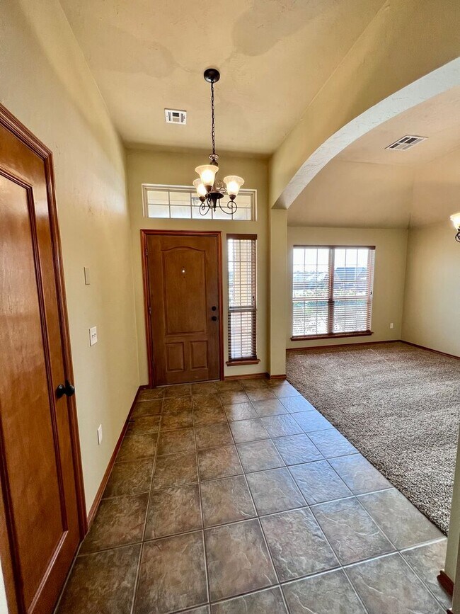 Foto del edificio - Beautiful home in Heatherwood addition in Moore!