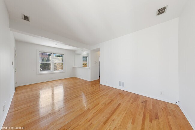 Foto del edificio - 1323 W George St