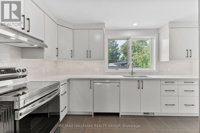 Building Photo - 19 Rockfield Crescent