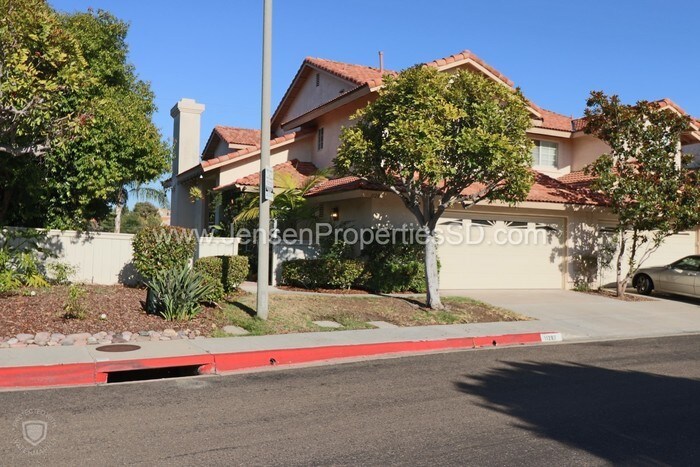 Primary Photo - 4 Bed 3 Bath House w/ 2-car garage