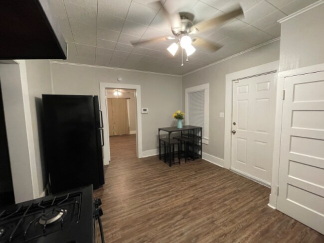 Foto del edificio - 1303 S Huntington St